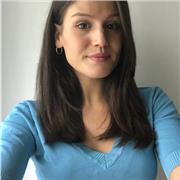 Studentessa di Scienze Linguistiche e diplomata al Liceo Scientifico impartisce lezioni di inglese, tedesco, e aiuto-compiti